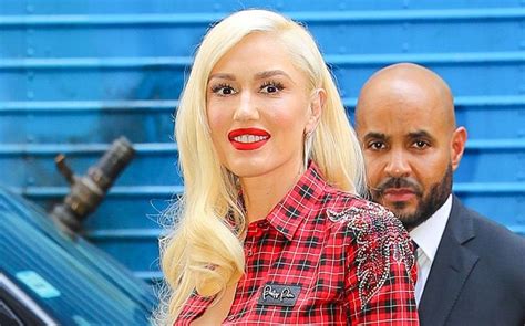 Gwen Stefani, Cardi B & More Celebrities Wearing。